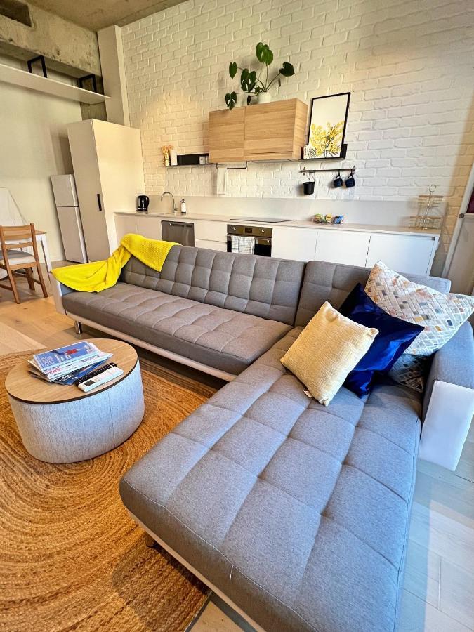 Industrial Yet Modern, 1Bd 1Bth Apt - Woden Phillip Bagian luar foto