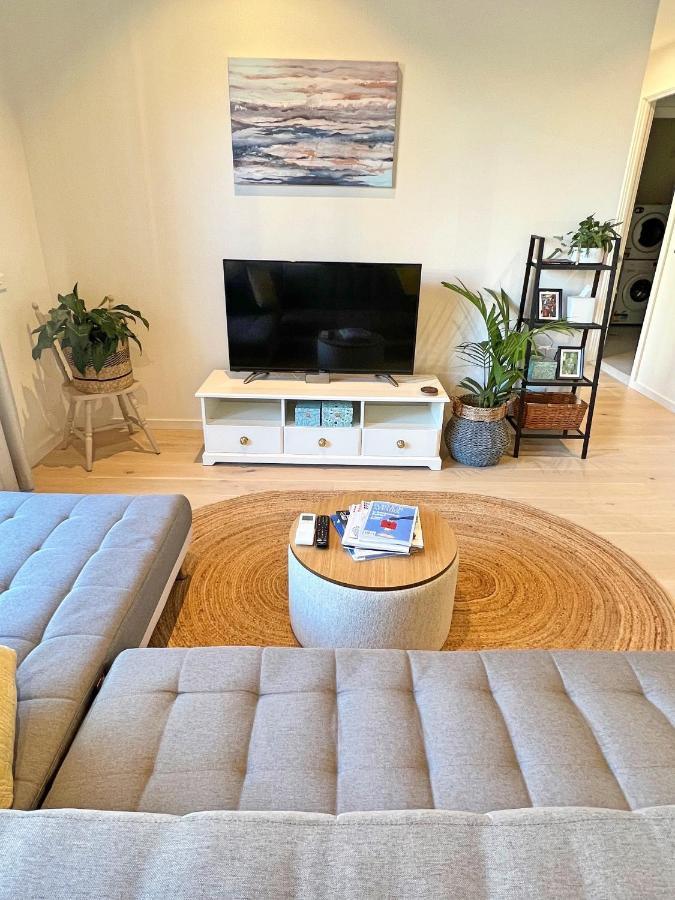 Industrial Yet Modern, 1Bd 1Bth Apt - Woden Phillip Bagian luar foto