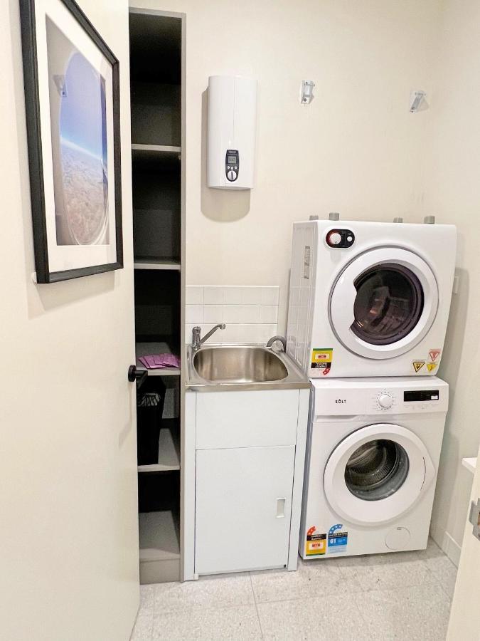 Industrial Yet Modern, 1Bd 1Bth Apt - Woden Phillip Bagian luar foto