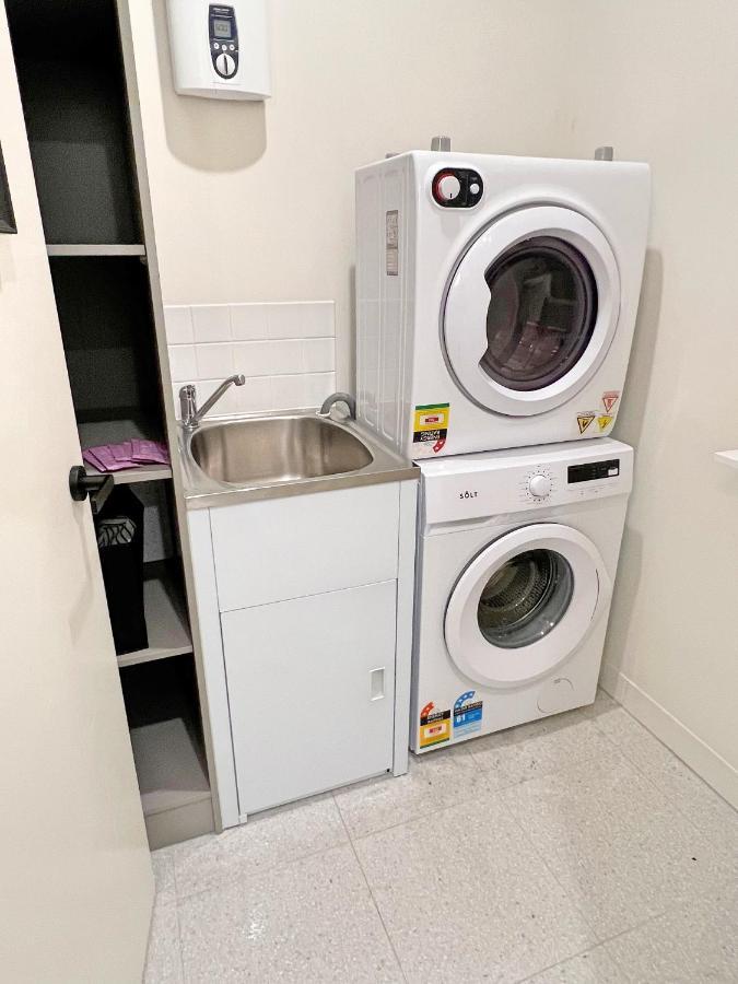 Industrial Yet Modern, 1Bd 1Bth Apt - Woden Phillip Bagian luar foto