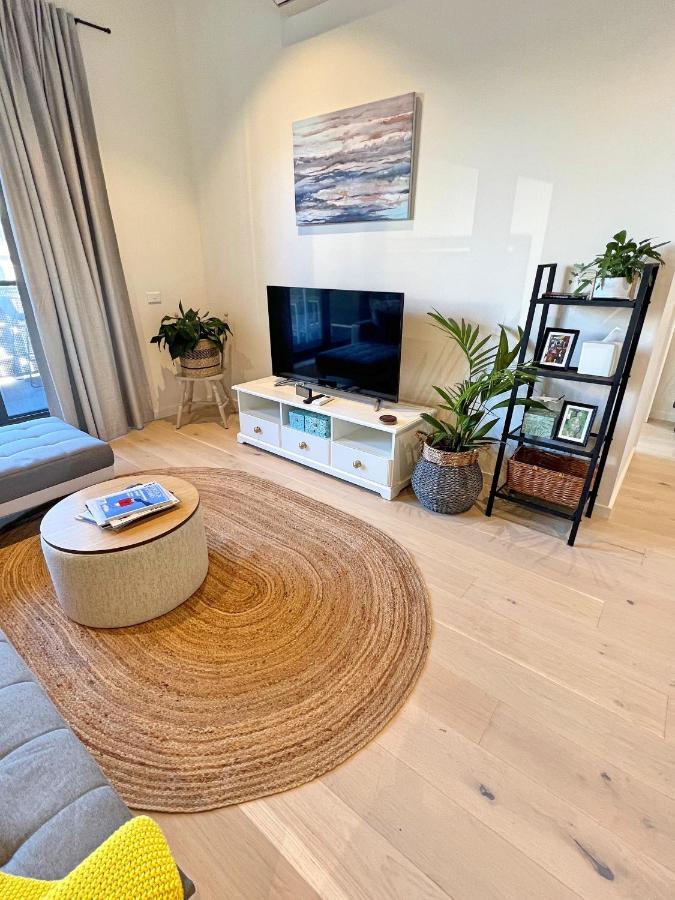 Industrial Yet Modern, 1Bd 1Bth Apt - Woden Phillip Bagian luar foto