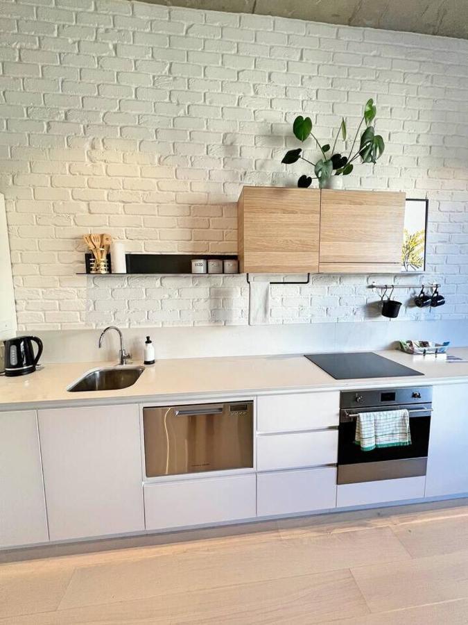 Industrial Yet Modern, 1Bd 1Bth Apt - Woden Phillip Bagian luar foto